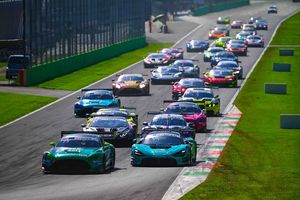 Stellar season finale in Barcelona, with all title battles open